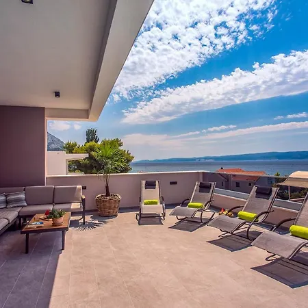 别墅 Sleeps 8 With Pool Air Con And Wifi *