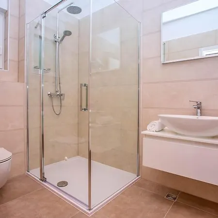 别墅 Sleeps 8 With Pool Air Con And Wifi Duće