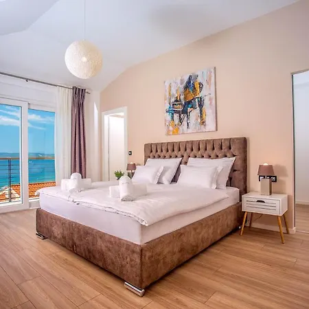 别墅 Sleeps 8 With Pool Air Con And Wifi