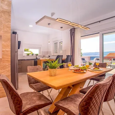 别墅 Sleeps 8 With Pool Air Con And Wifi